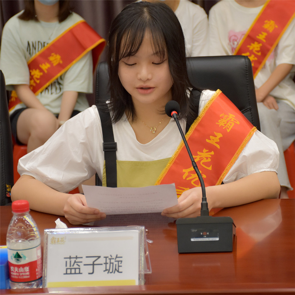 學生代表發(fā)言2.jpg