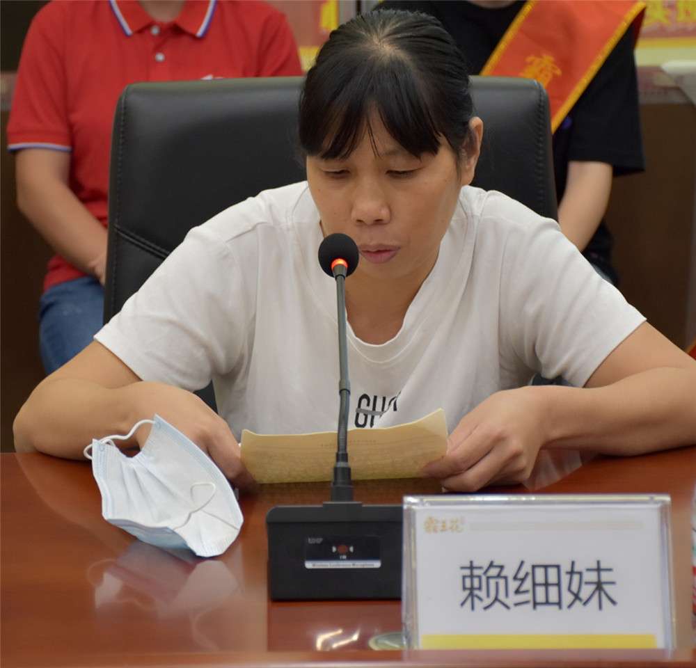 家長代表發(fā)言.jpg